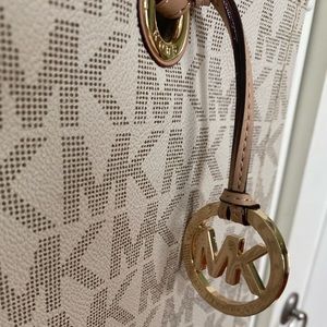 Michael Kors tote / shoulder bag.